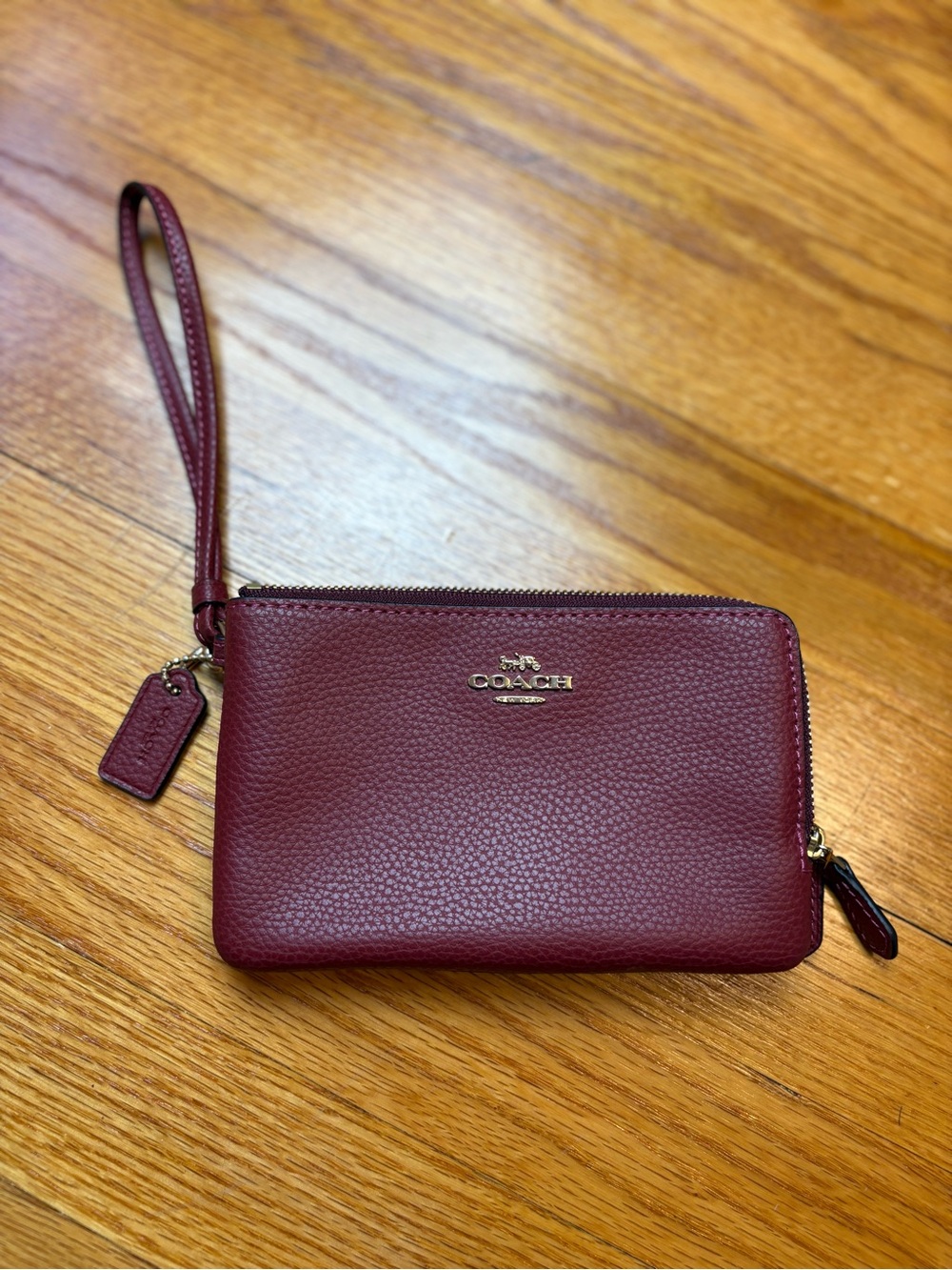 COACH Women’s Burgundy Leather double compartment Wristlet, like new!